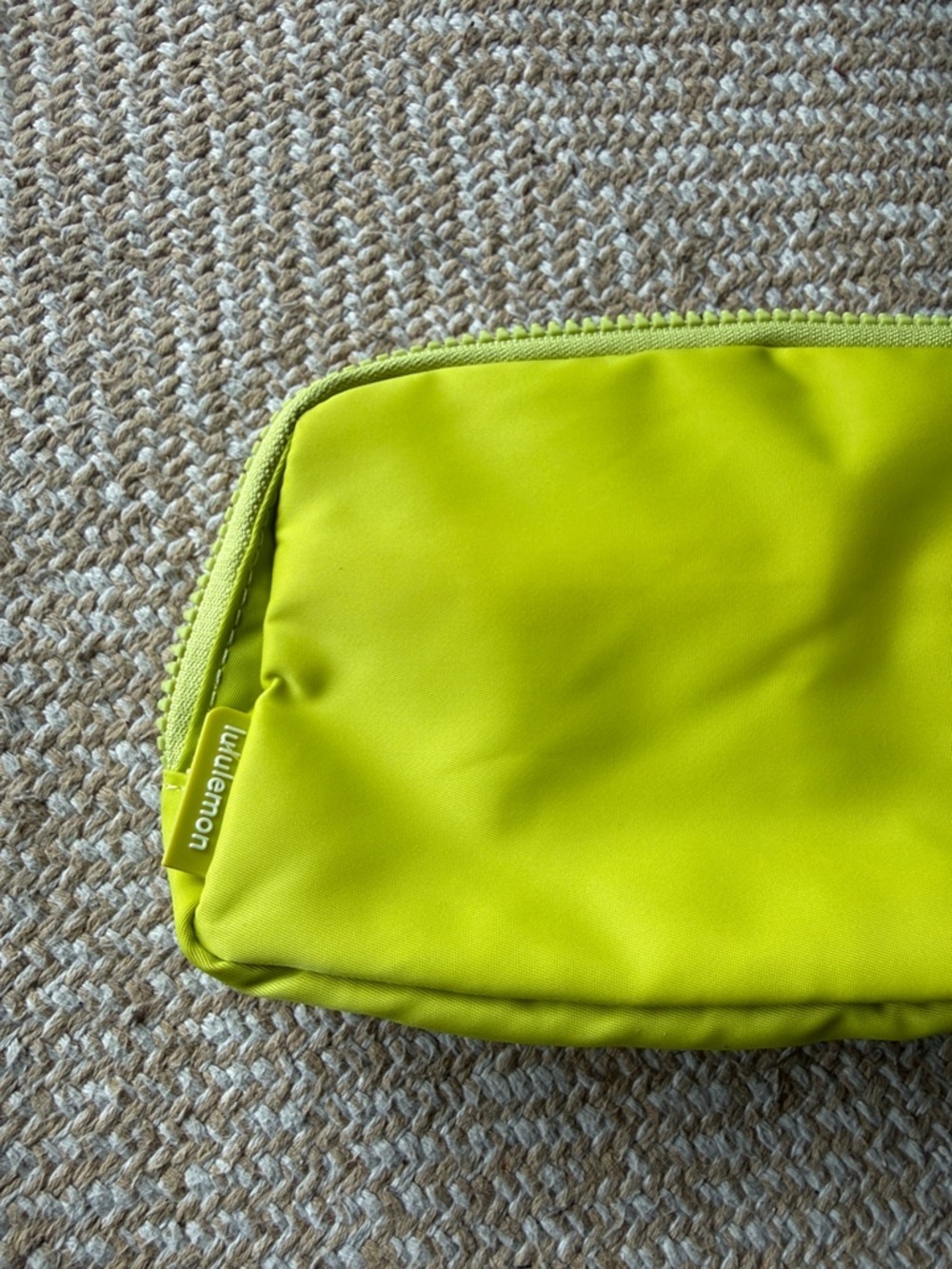 Lululemon Everywhere Belt Bag Crossbody Electric Lemon Neon Yellow Green NWT - Picture 4 of 5